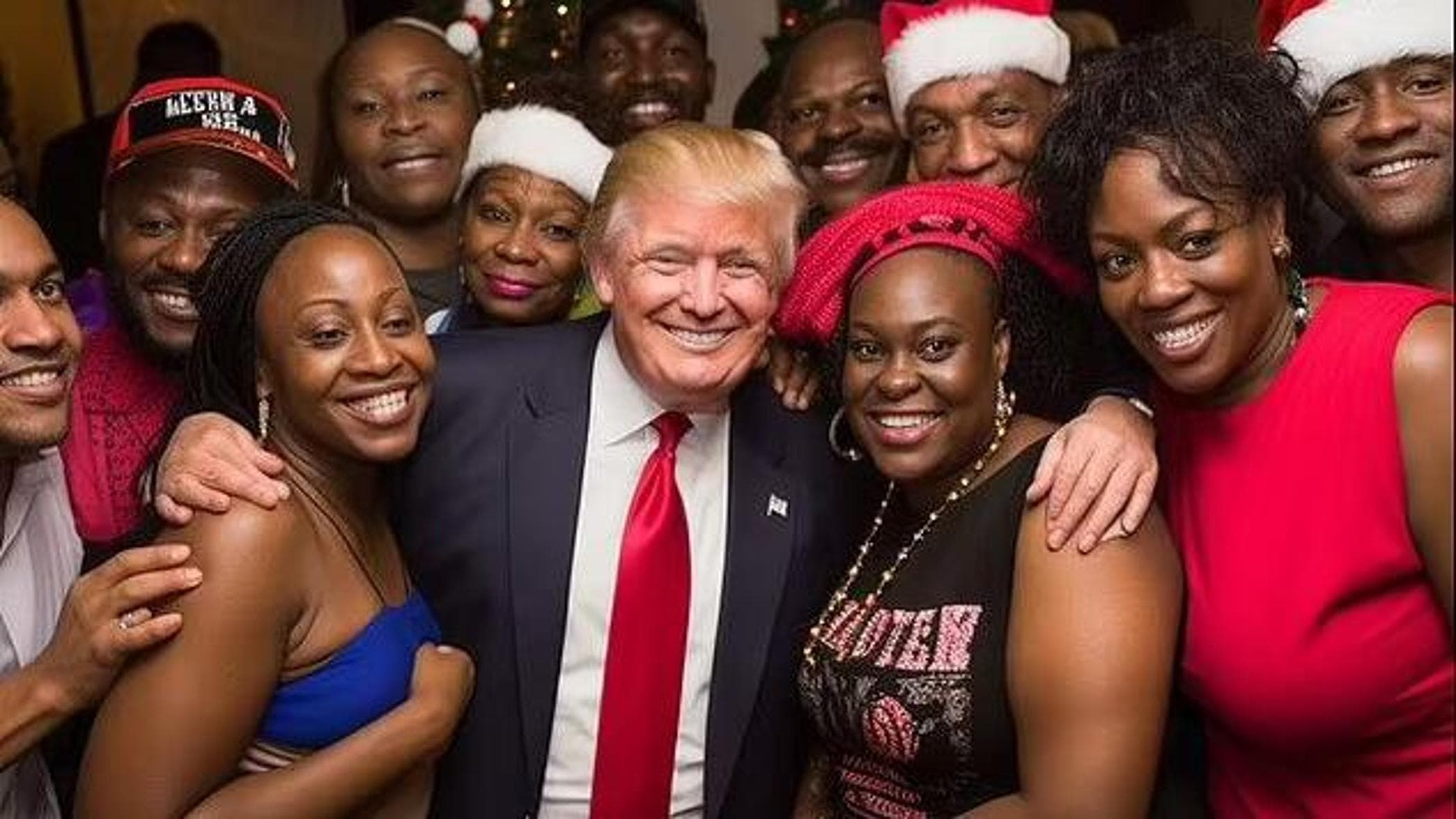 Le foto di Trump abbracciato ai sostenitori afroamericani: “Generate con  l'IA per influenzare l'elettorato nero” - la Repubblica
