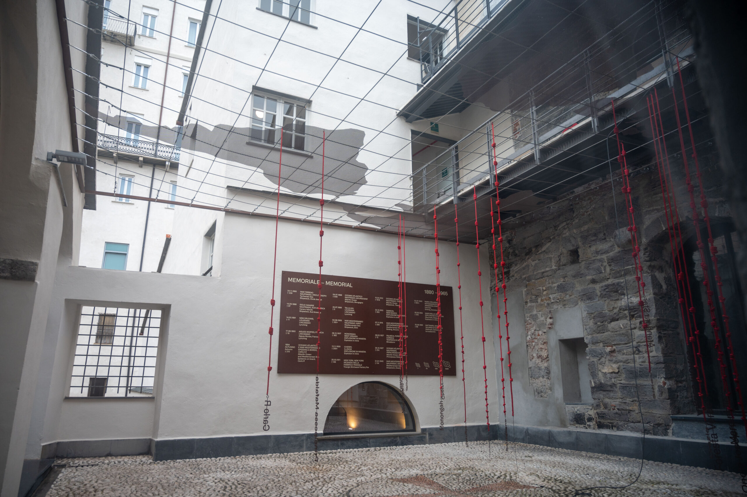 memoriale per i caduti dell'emigrazione- museo dell'emigrazione genova