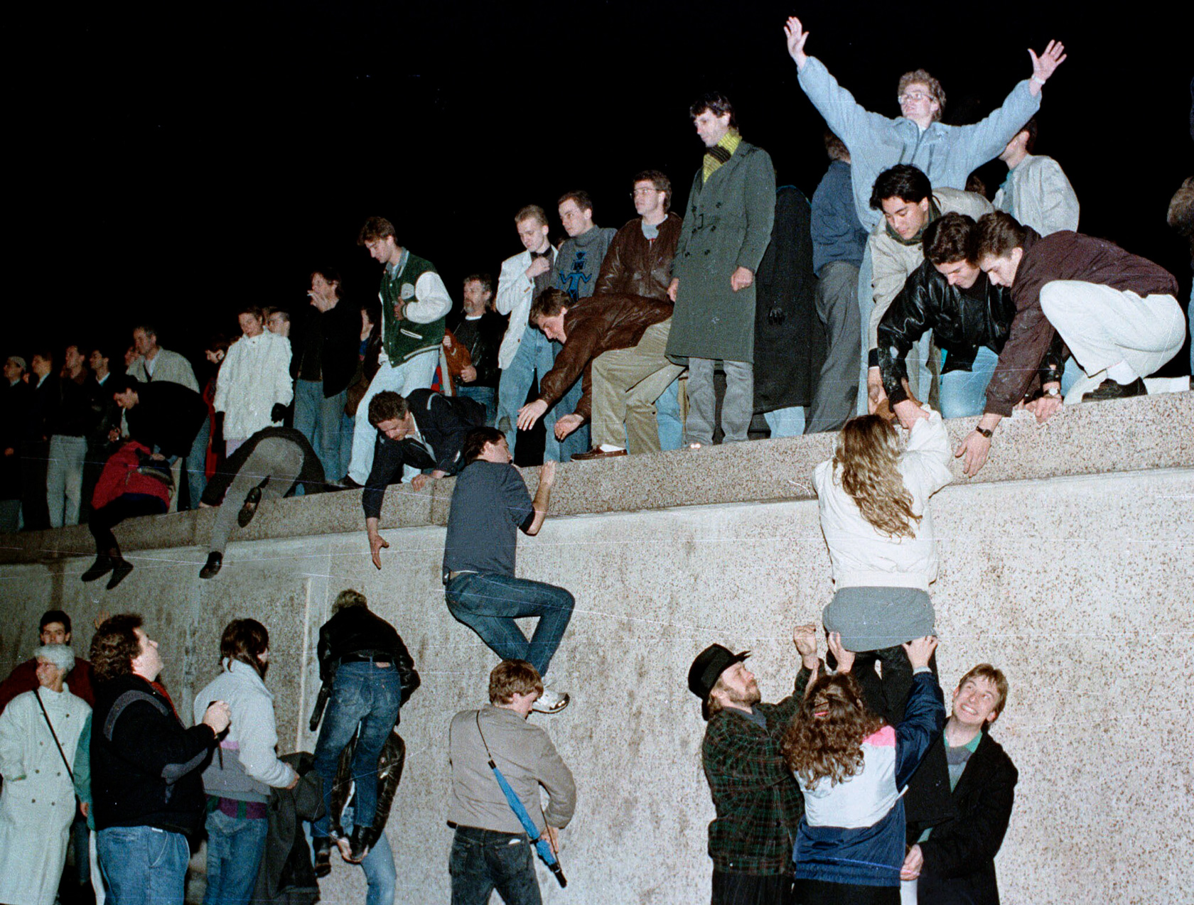 Caduta del Muro di Berlino: la fine di un simbolo - Focus.it